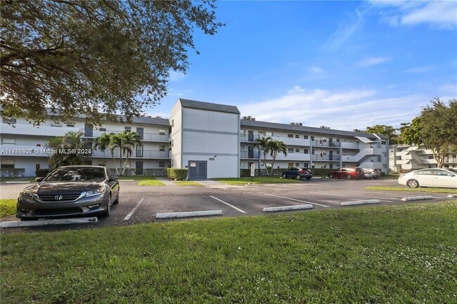 Building Photo - 8421 Lagos De Campo Blvd Unit T307