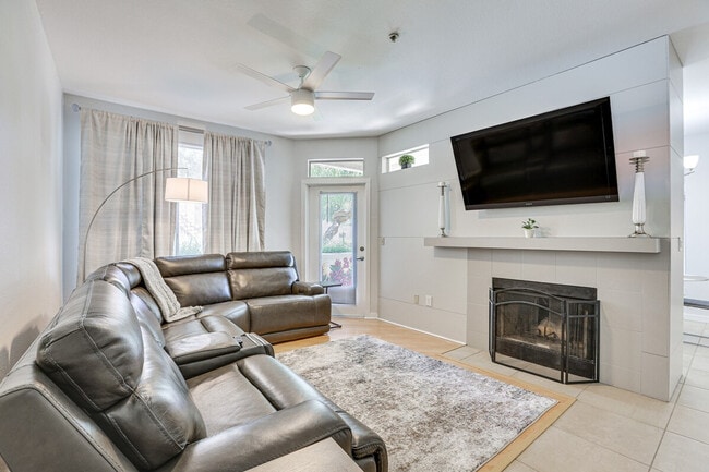 Building Photo - 11375 E Sahuaro Dr Unit SI ID1385952P