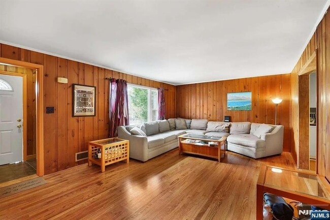 Photo - 172 Lozier Terrace