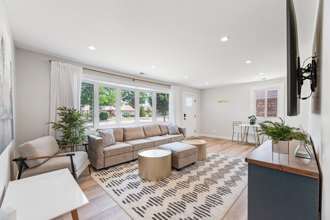 Photo - 1023 S Wolf Rd Unit ID1032513P