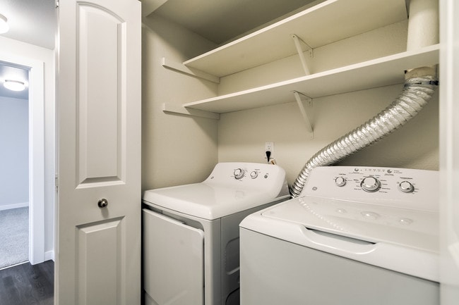 Building Photo - Edgewater Apartments