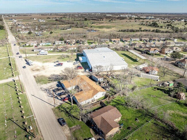Photo - 410 Old Thorndale Rd