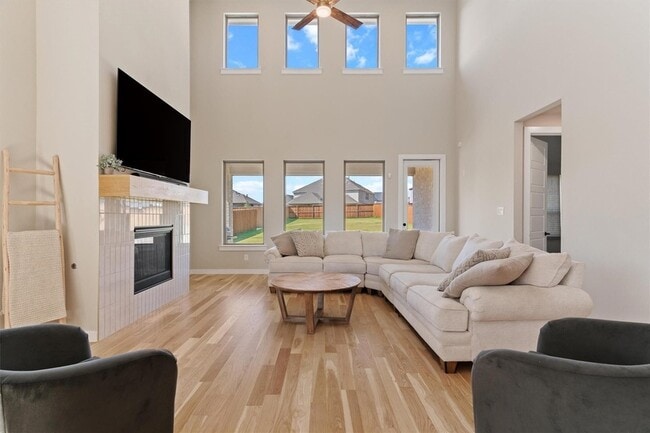 Photo - 1228 Sapphire Ln