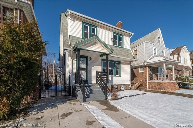 Photo - 3266 Collingwood St