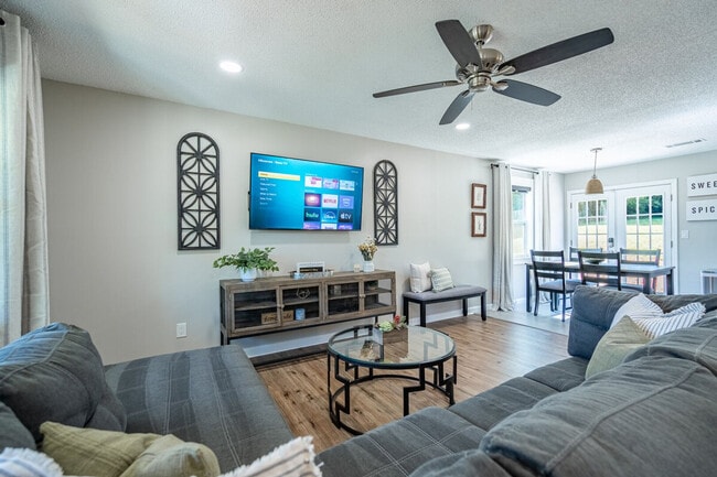 Building Photo - 25 Jennifer Ln Unit ID1234805P