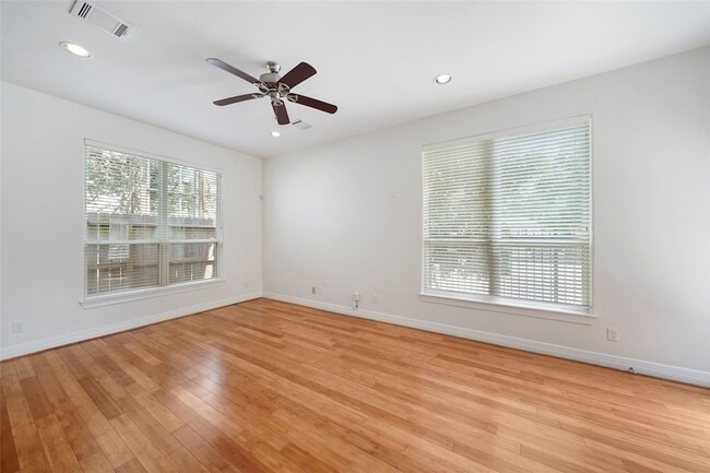 Photo - 724 Link Rd