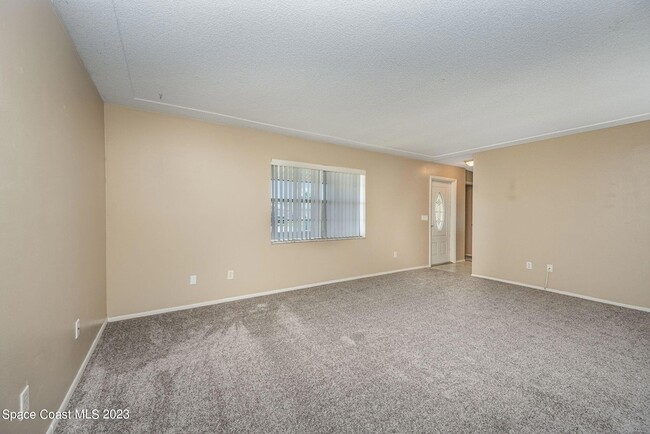 Photo - 608 Sacre Coeur Dr