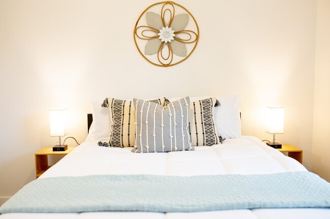 Photo - 3915 W 8th St Unit ID1296530P