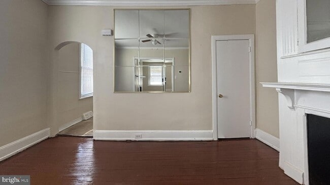 Photo - 5471 Delancey St