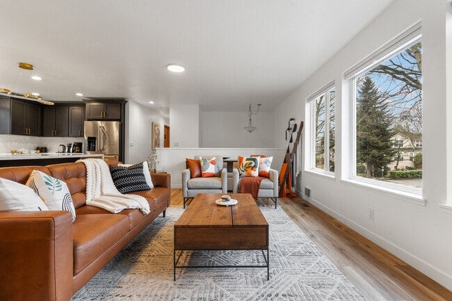 Building Photo - 705 24th Ave Unit ID1324822P