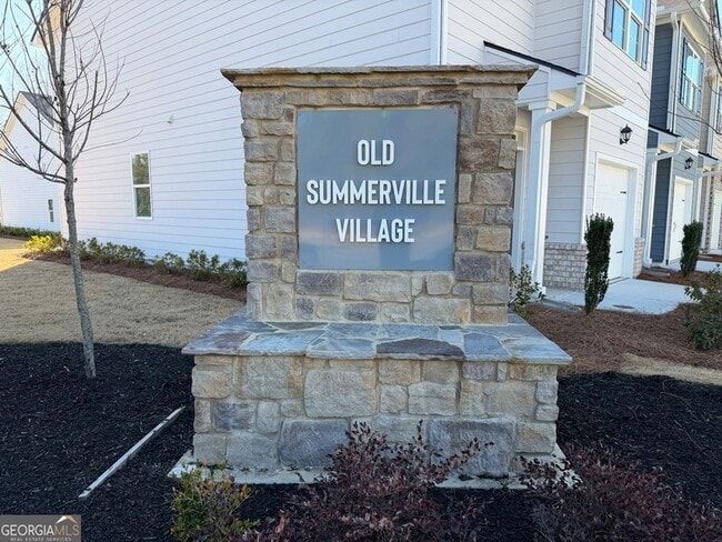 Photo - 15 Silverbell Ln NW