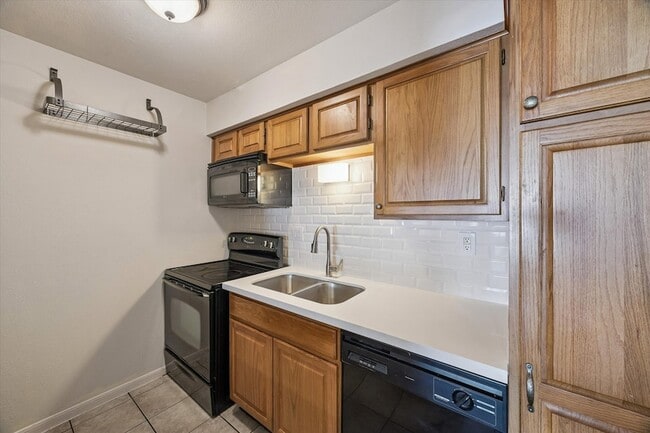 Photo - 1860 White Oak Dr Unit 384