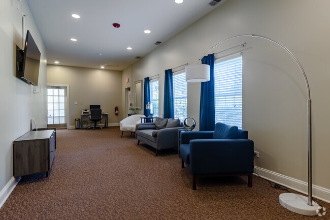 Residents Lounge - Waterford Place Apartments
