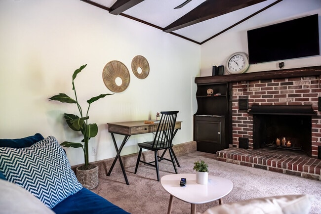 Building Photo - 316 Poplar Hill Ln Unit SI ID1252925P