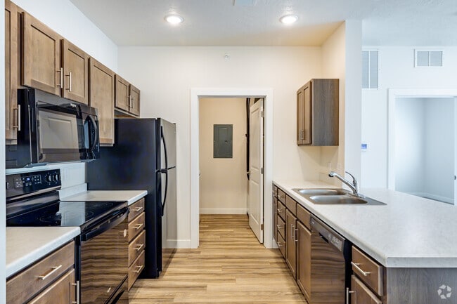 2BR, 2BA - 900SF - Kitchen - Morningside Lofts