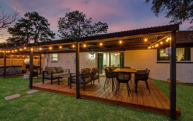 Photo - 9515 Meadowglen Ln Unit ID1019618P