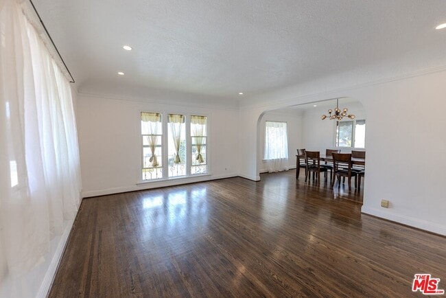 Photo - 1067 S Sycamore Ave
