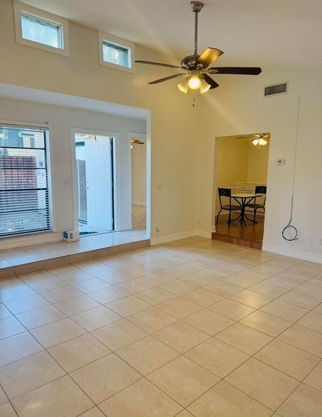 Photo - 1005 Manor Dr