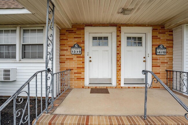 Photo - 703 N Oxford Ave