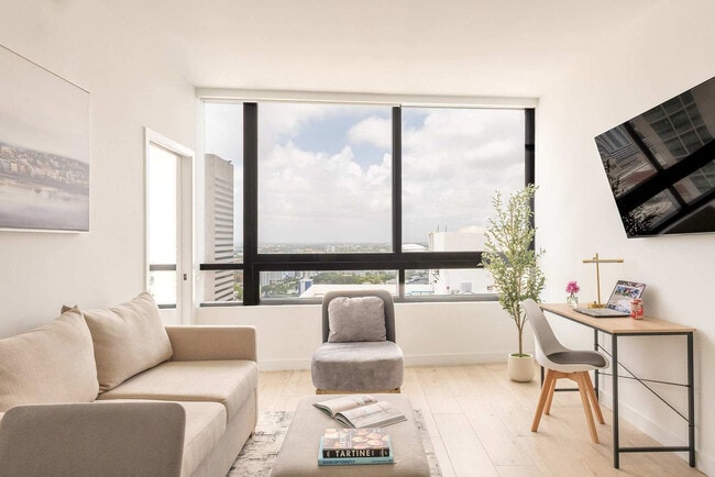 Building Photo - 225 N Miami Ave Unit SI FL34-ID1625716P