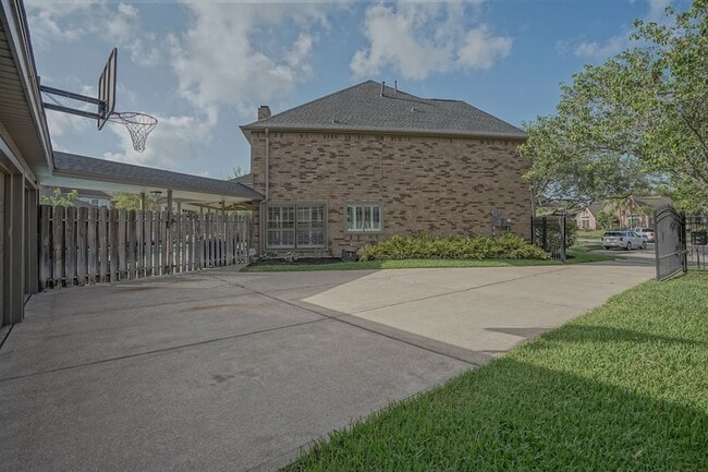 Photo - 2108 Lakeway Dr