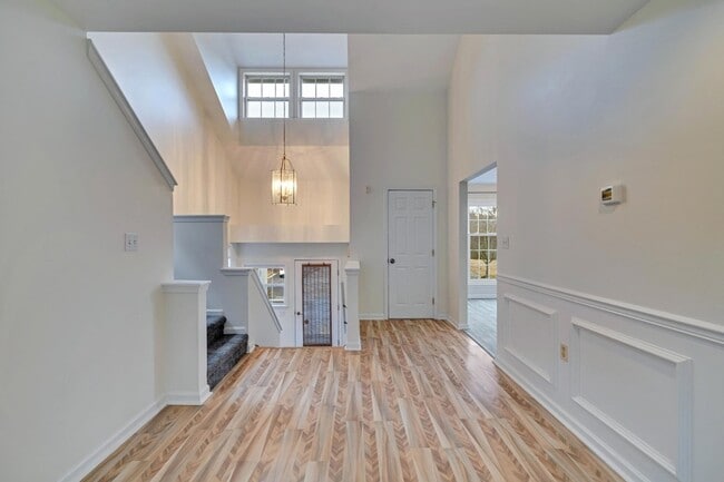Photo - 212 Hawthorne Village Ct