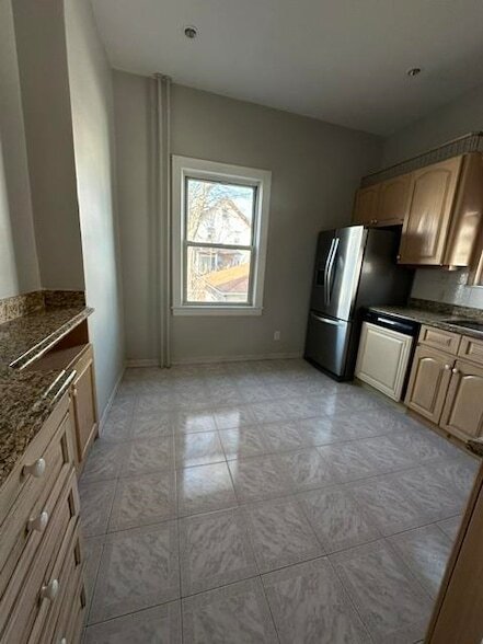 Photo - 228 73rd St