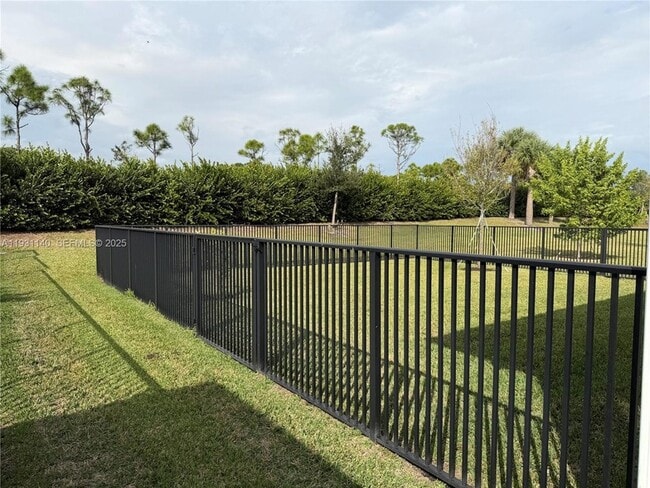 Photo - 400 SE Mulberry Wy