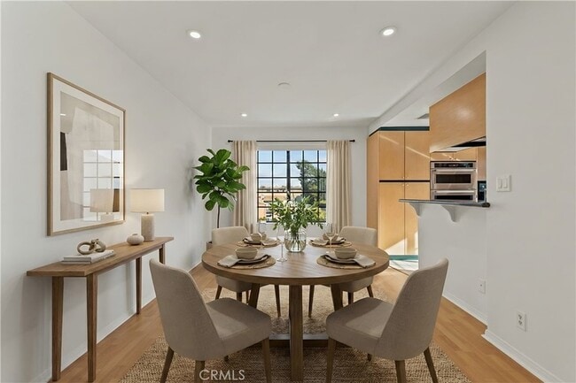 Photo - 4430 Noble Ave Unit 208