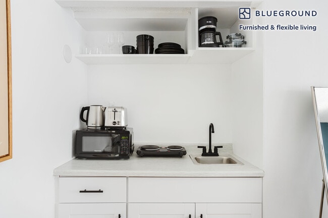 Photo - 944 Tiverton Ave Unit SI FL1-ID1219