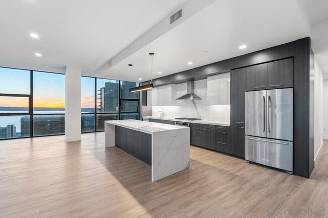 Photo - 1440 Columbia St Unit 2304