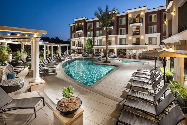 Building Photo - Adagio on the Green