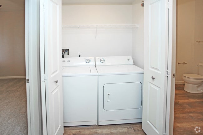 Interior Photo - Artisan 8282