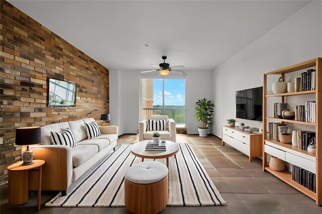 Building Photo - 2400 SW 27th Ave Unit 604