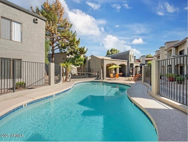 Building Photo - 5750 N 59th Ave Unit 2