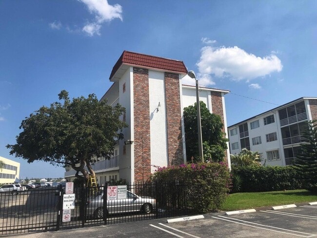 Building Photo - 4500 N Flagler Dr Unit A-1