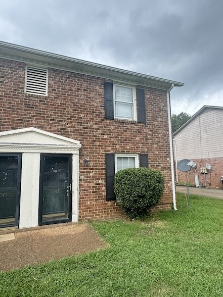 Building Photo - 1247 Wenlon Dr
