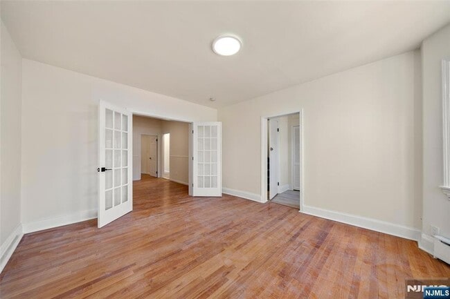 Photo - 8 Cooper Pl Unit 2