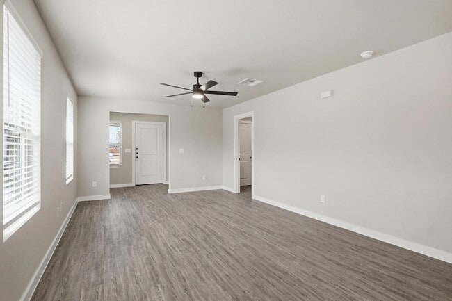 Photo - 502 Elmont St