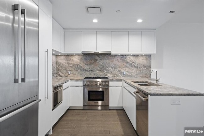 Photo - 320 Adolphus Ave Unit 812