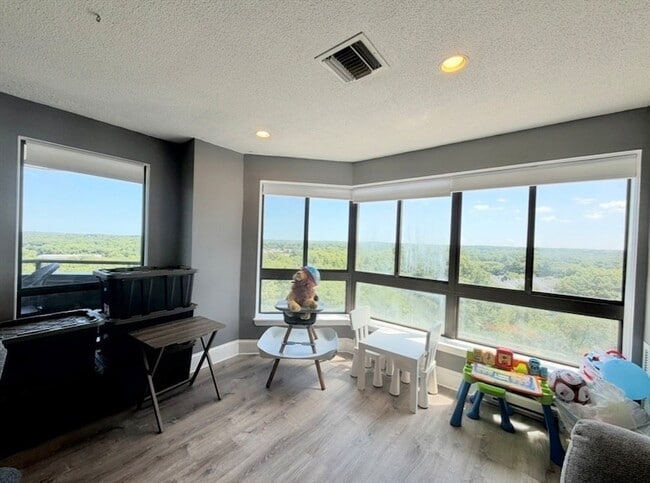 Building Photo - 200 Burkhall St Unit 710