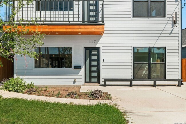 Photo - 117 Carle Ave