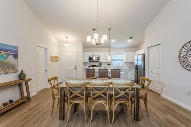 Photo - 43 Freeland Ln