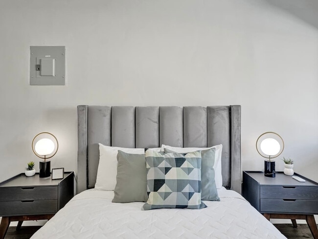 Building Photo - 3205 NE 9th St Unit SI ID1503950P