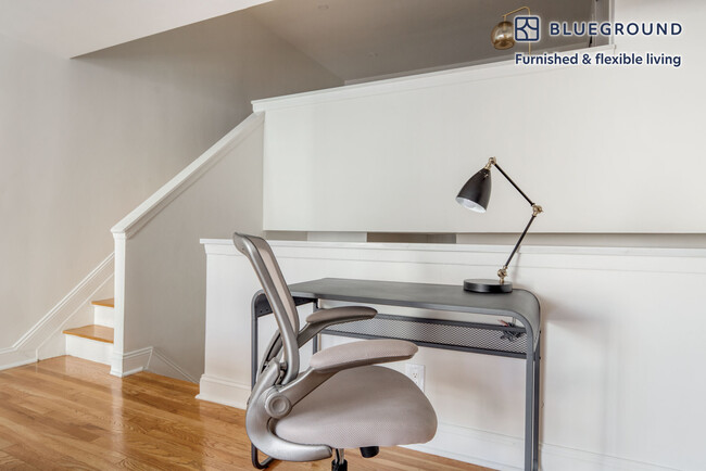 Photo - 123 E 54th St