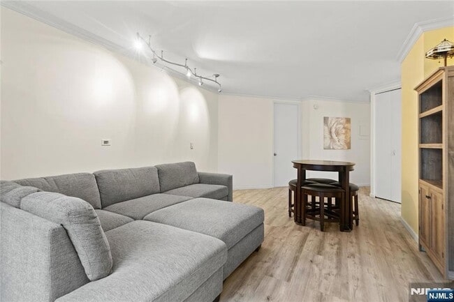 Building Photo - 7004 JFK Blvd E Unit 6a