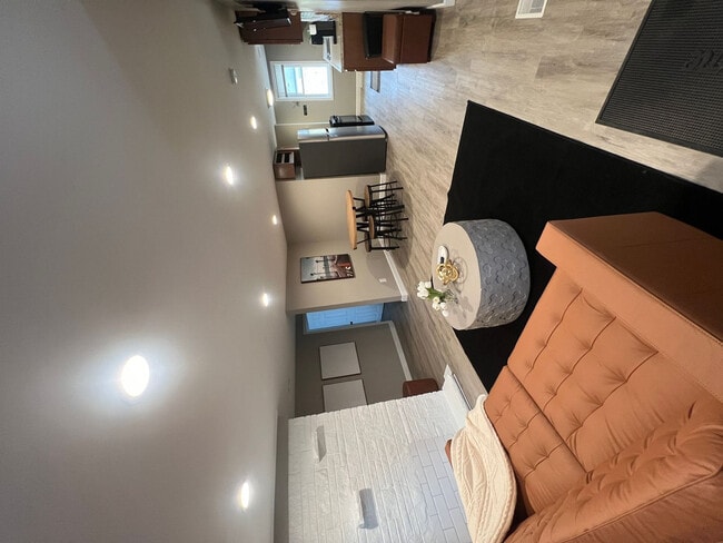 Building Photo - 510 S Carroll Ave Unit ID1328982P