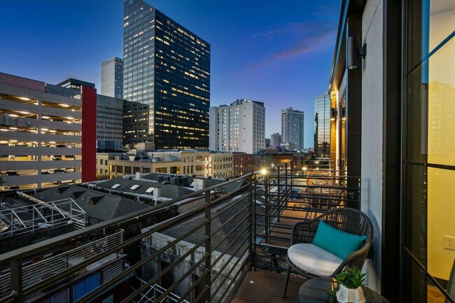 Photo - 611 Commerce St Unit ID1267087P