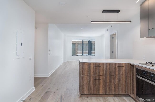 Building Photo - 280 Spear St Unit 6F