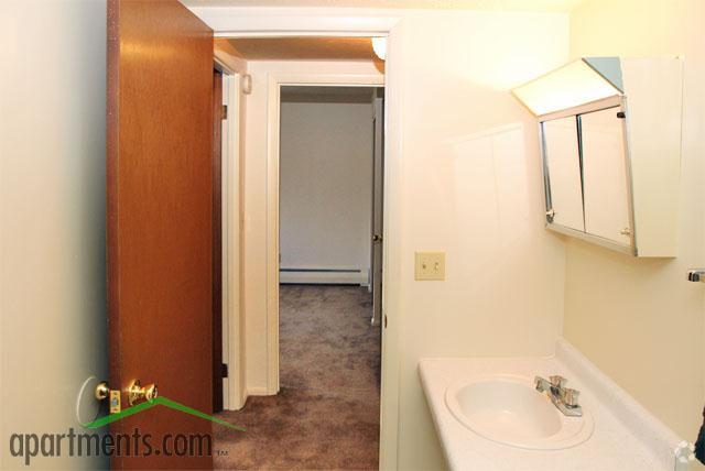 Bathroom - Delshire Apartments